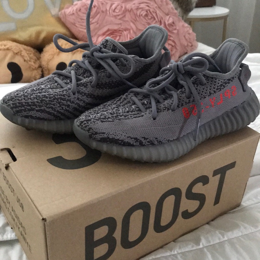 Yeezy Boost 350 v2 Size 4